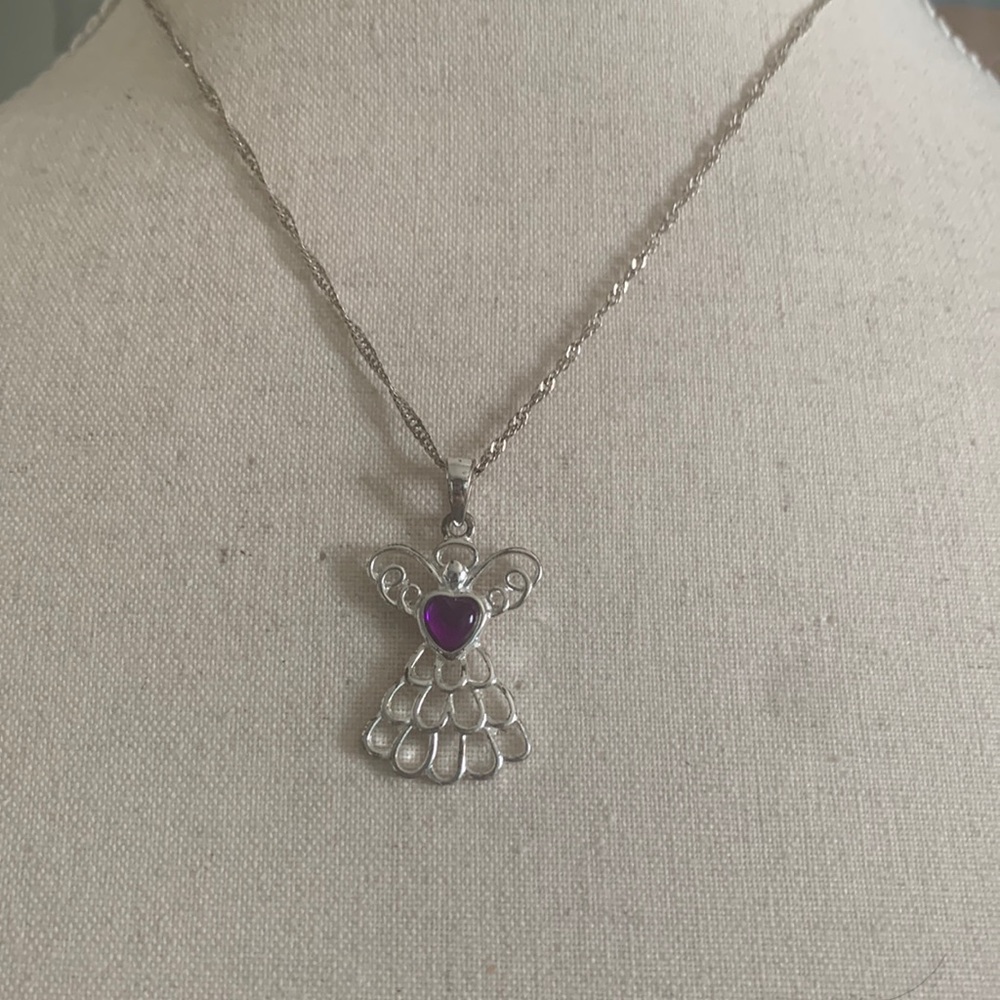 pendant necklace